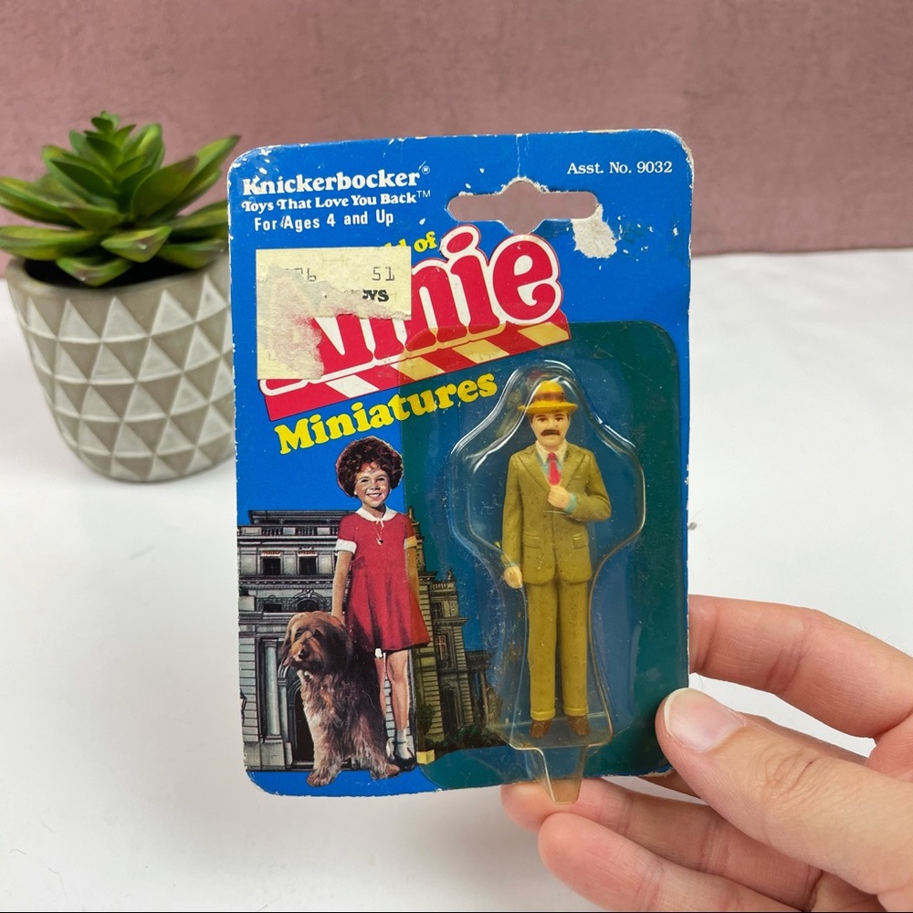 Vintage 1982 Annie Knickerbocker Miniatures